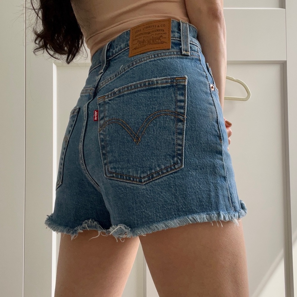 Levis ribcage shorts sz 25